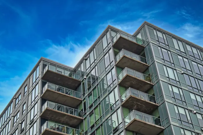 Cam balkonlu bina cephesi, Moda Cam Balkon